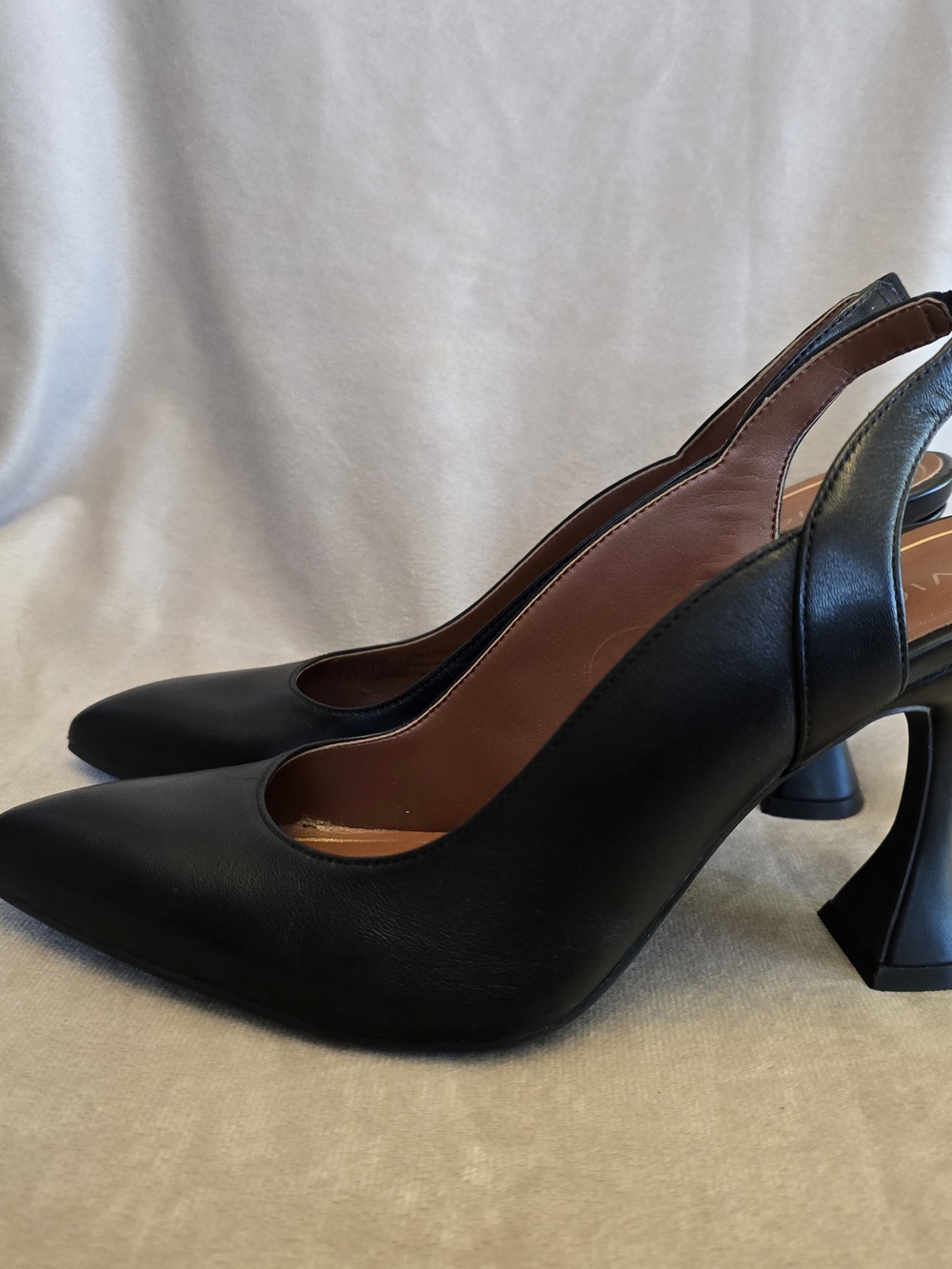 Vionic Black Pointed Slingback Pumps with Sculpted Block Heel